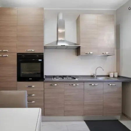 Casa Tiziano Parking Gratis Centro 15 Minuti A Piedi アパート サンレモ