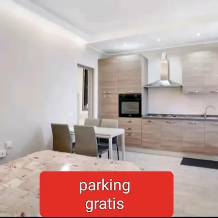 Casa Tiziano Parking Gratis Centro 15 Minuti A Piedi アパート