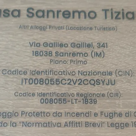 Casa Tiziano Parking Gratis Centro 15 Minuti A Piedi アパート サンレモ